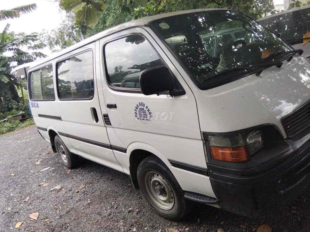 Toyota 2004 - ảnh 2