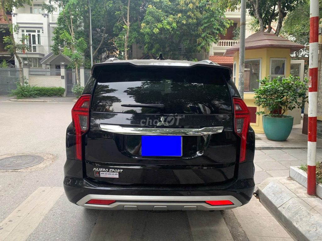 Mitsubishi Pajero Sport 2021 - ảnh 2