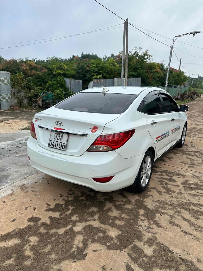 Hyundai Accent 2014 - ảnh 4