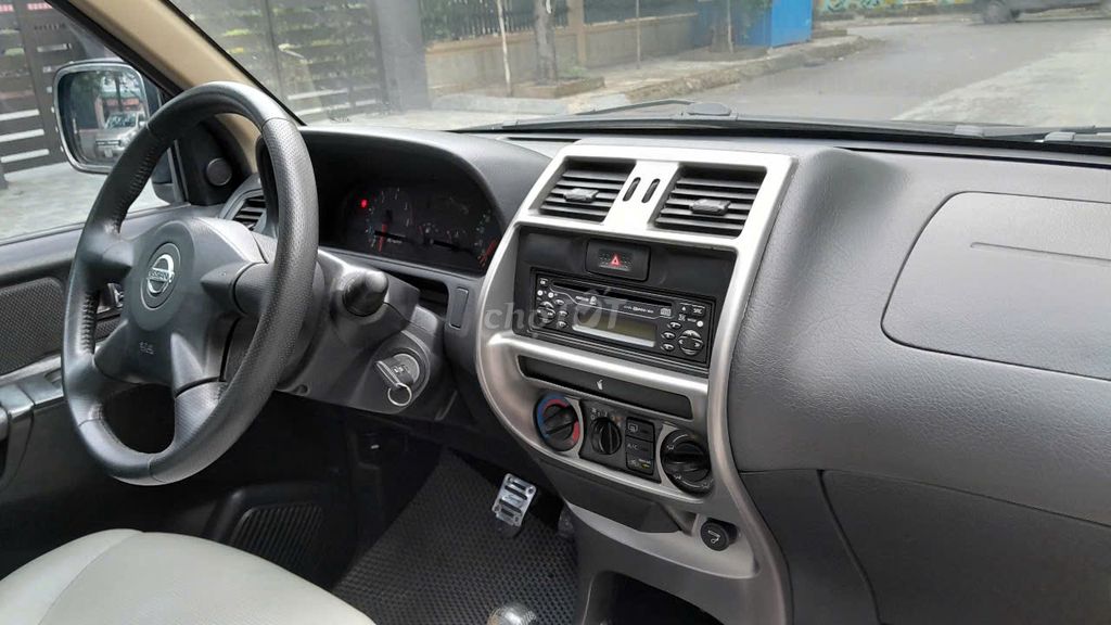 Nissan Terra 2004 - ảnh 2