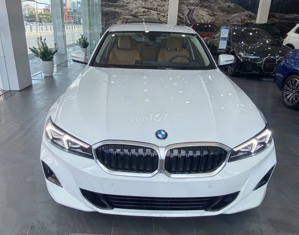 BMW 3 Series 2025 - ảnh 1
