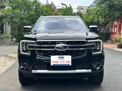 Ford Everest - ảnh 1