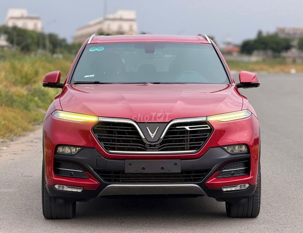 VinFast Lux SA2.0 2019 - ảnh 1