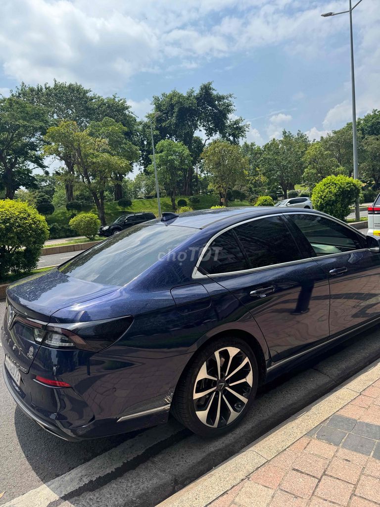 VinFast Lux A2.0 - ảnh 2