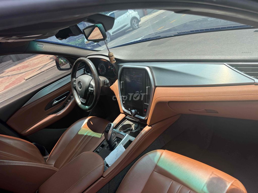 VinFast Lux A2.0 - ảnh 3