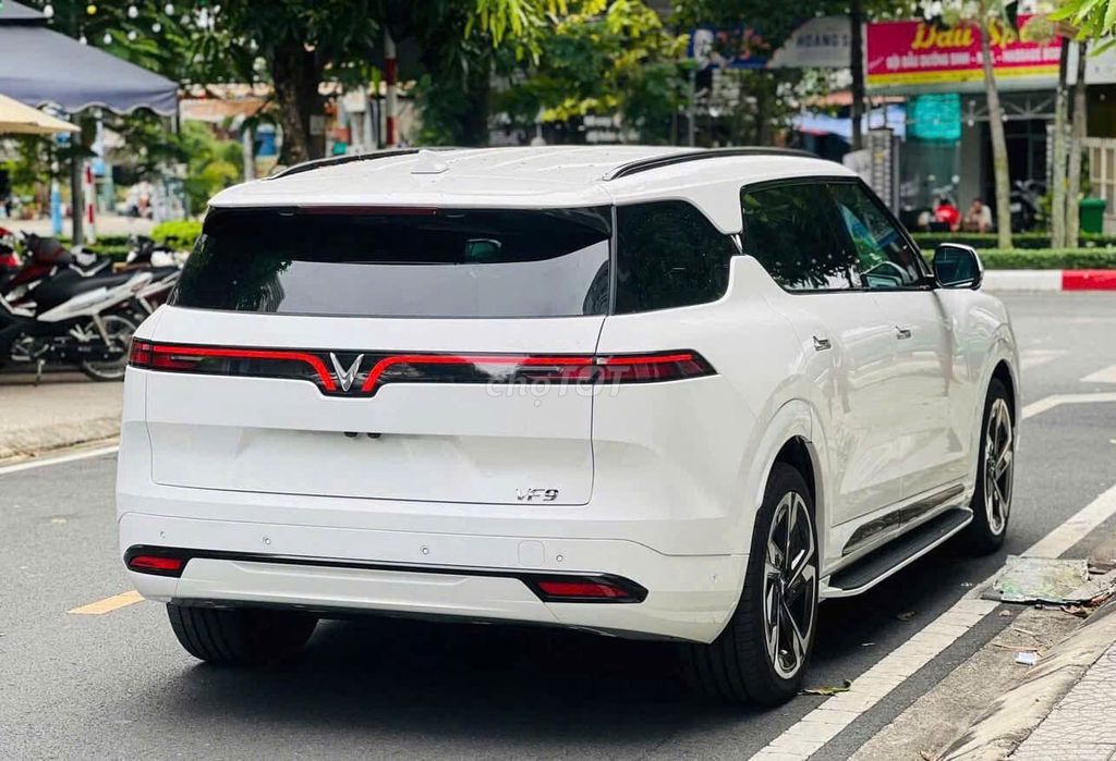 VinFast VF9 - ảnh 3
