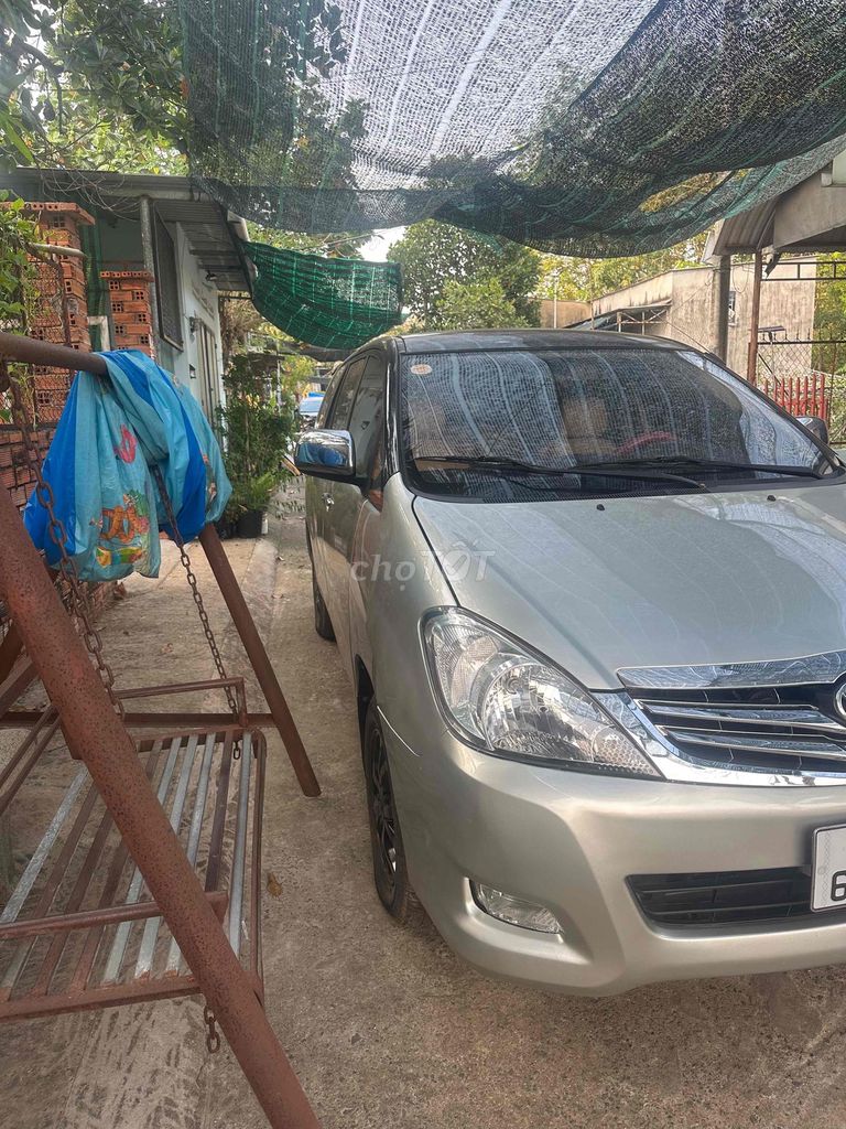 Toyota Innova - ảnh 2