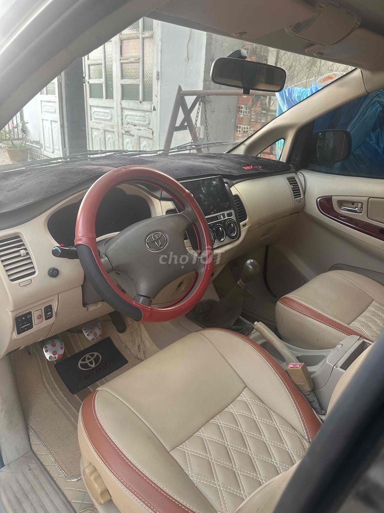 Toyota Innova - ảnh 3