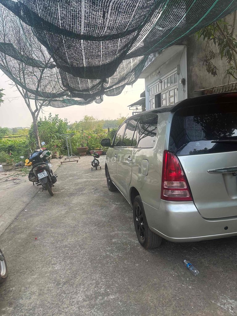 Toyota Innova - ảnh 4