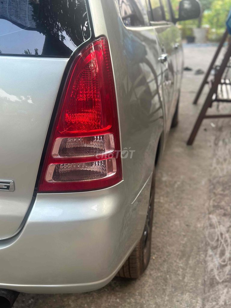 Toyota Innova - ảnh 5