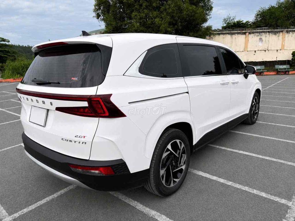 Hyundai Custin 2023 - ảnh 5