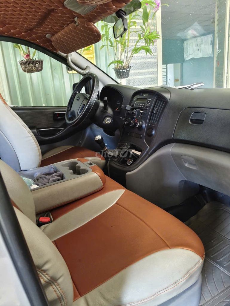 Hyundai Starex 2015 - ảnh 3
