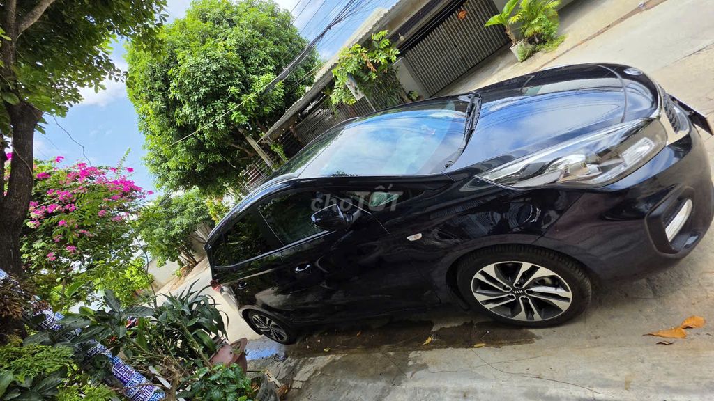 Kia Rondo 2017 - ảnh 2