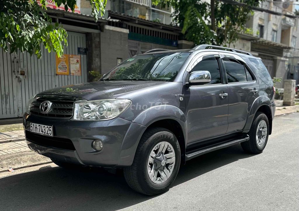 Toyota Fortuner 2010 - ảnh 1