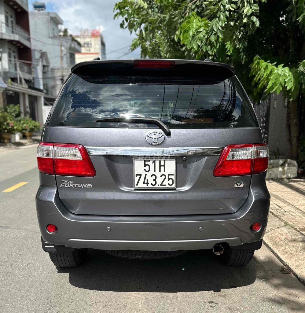 Toyota Fortuner 2010 - ảnh 4