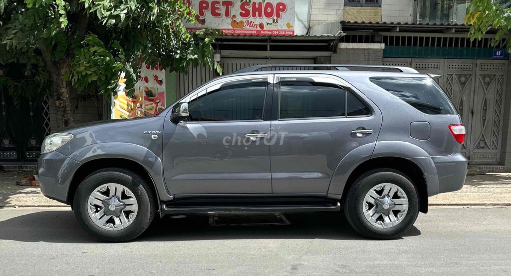 Toyota Fortuner 2010 - ảnh 5