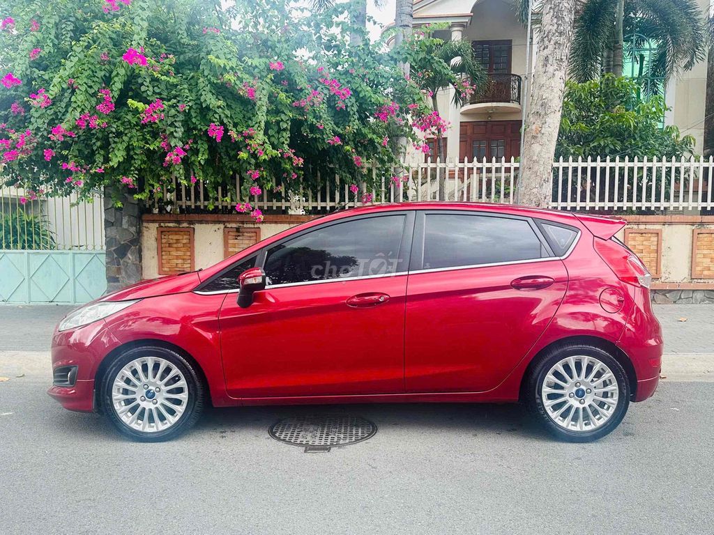 Ford Fiesta - ảnh 4