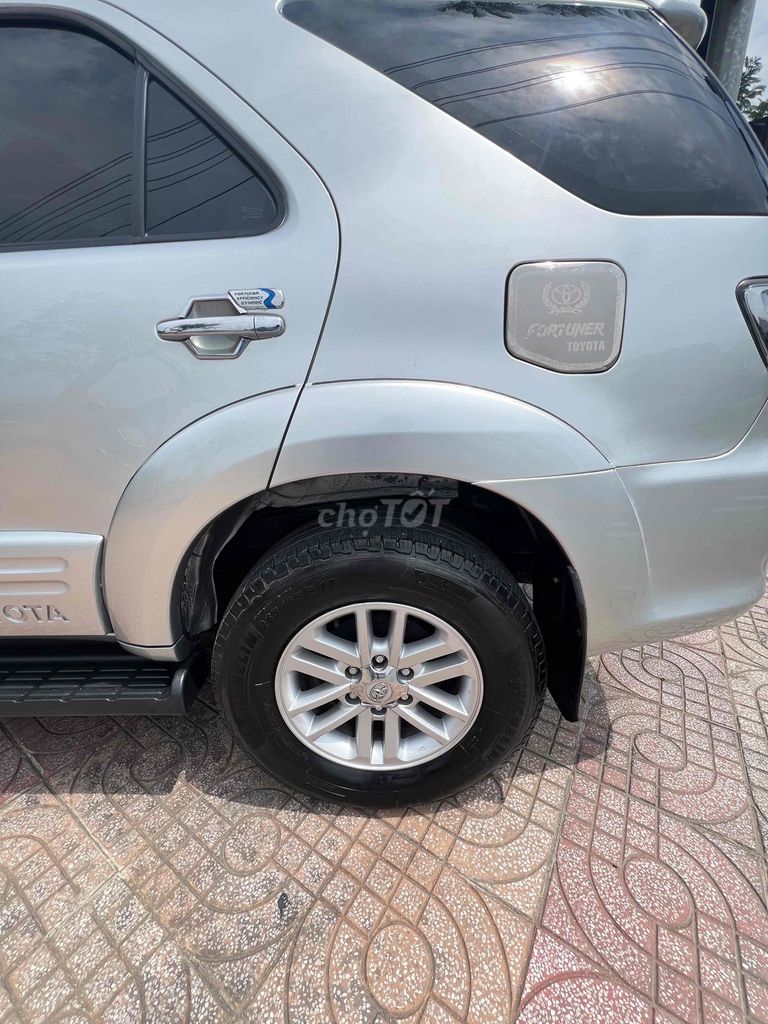 Toyota Fortuner 2012 - ảnh 2