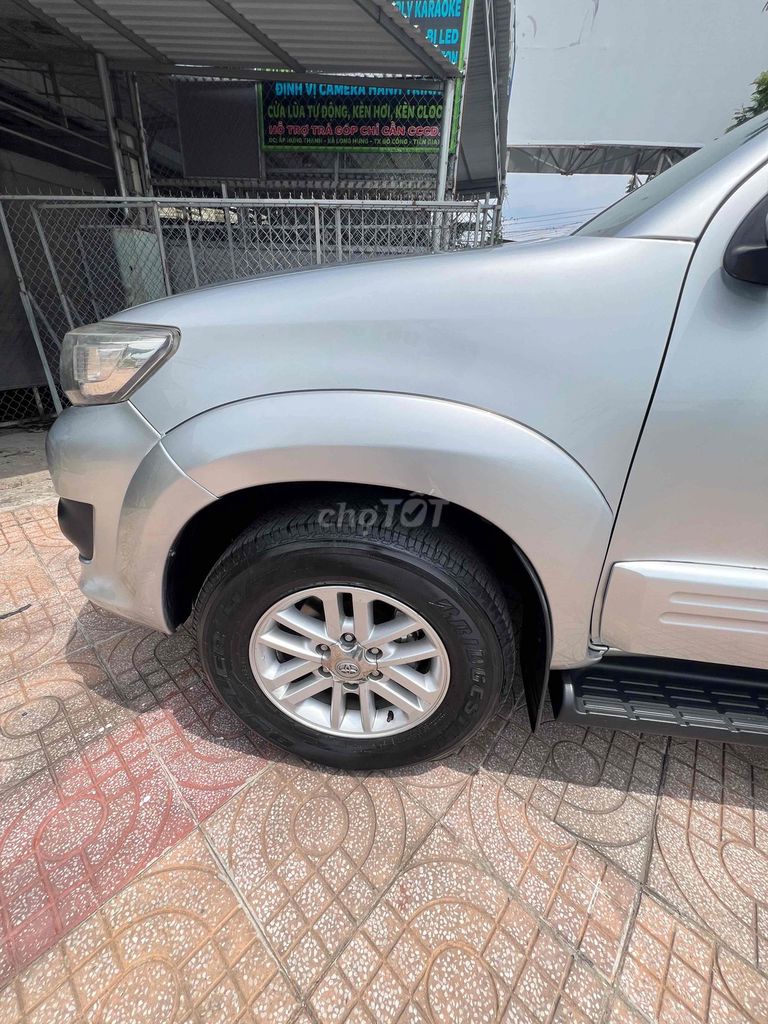 Toyota Fortuner 2012 - ảnh 3