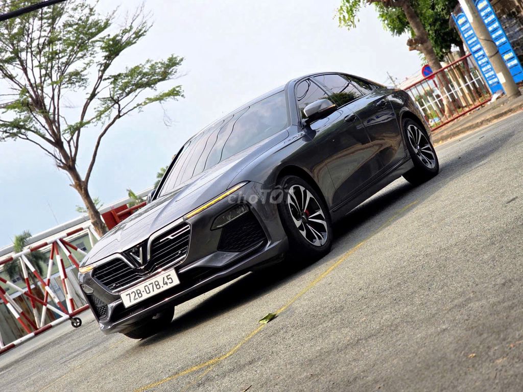 VinFast Lux A2.0 2022 - ảnh 3