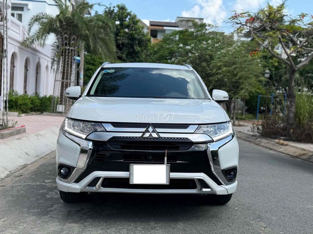 Mitsubishi Outlander 2.0 CVT 2023 - ảnh 1
