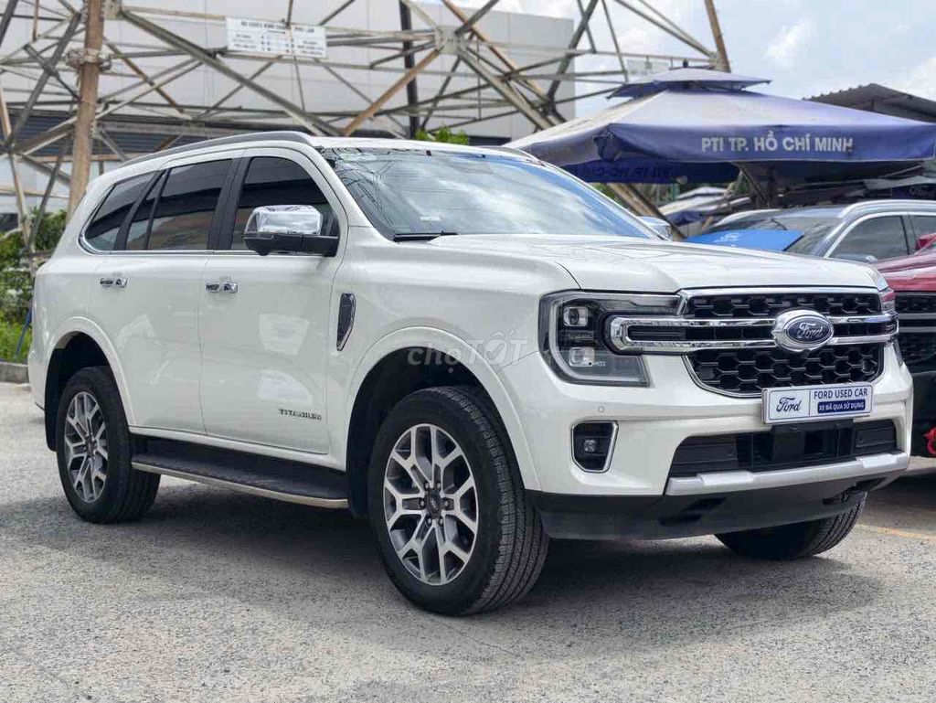 Ford Everest 2025 - ảnh 1