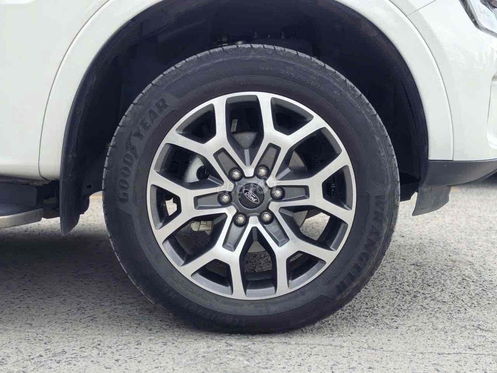 Ford Everest 2025 - ảnh 4