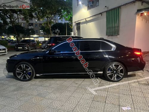 BMW 7 Series 735i M Sport 2023 - ảnh 2