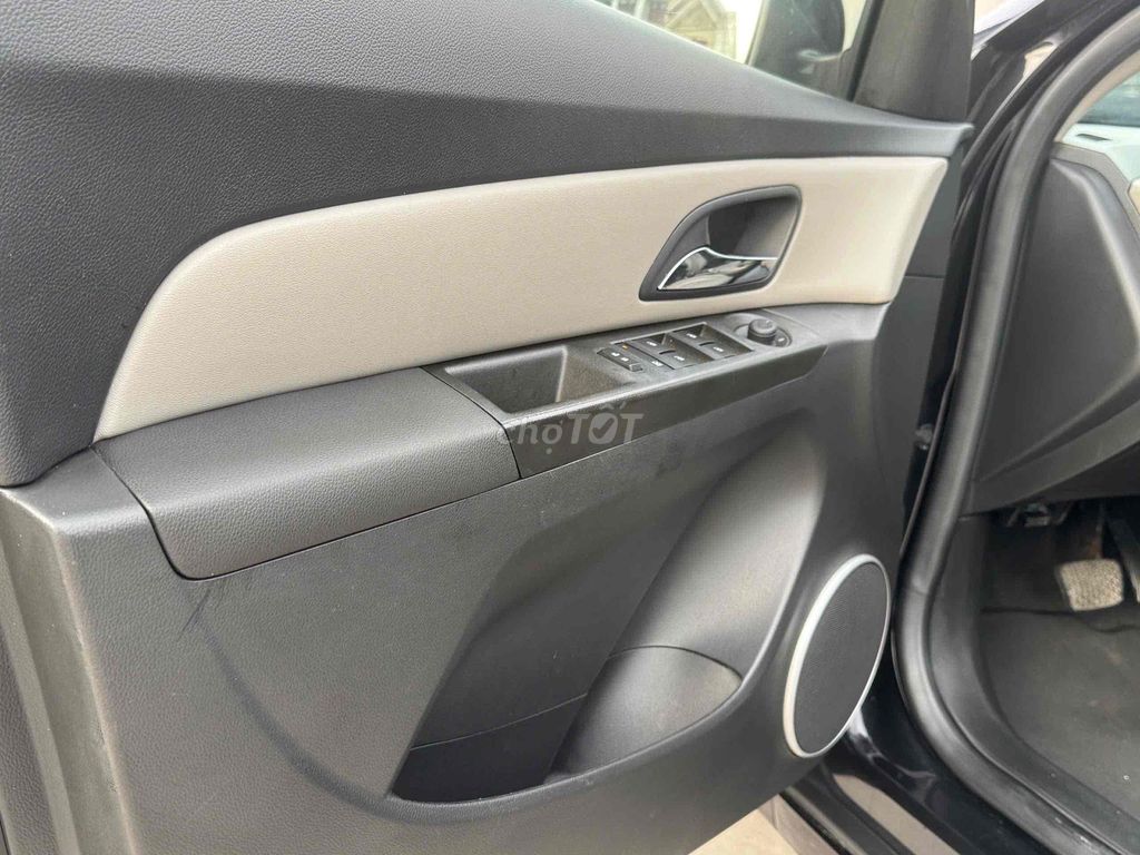 Chevrolet Cruze - ảnh 4