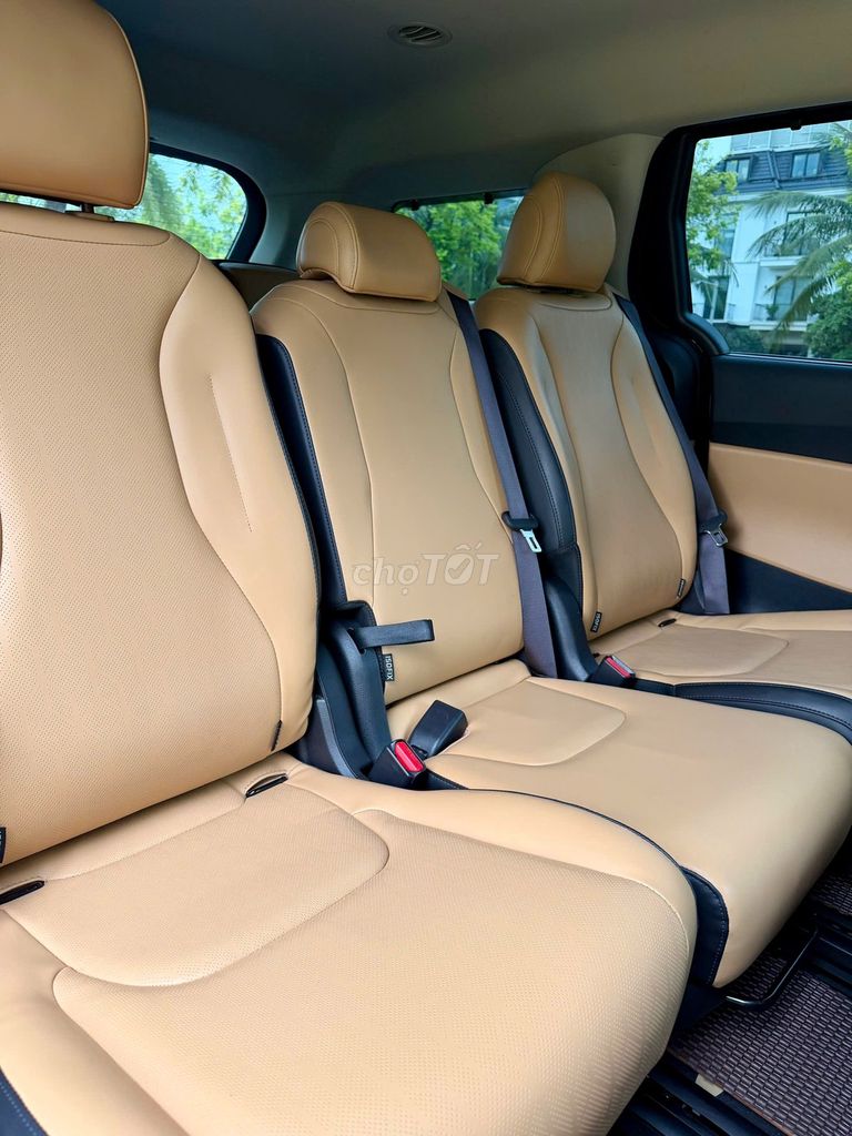 Kia Carnival Premium 2.2D 2021 - ảnh 2