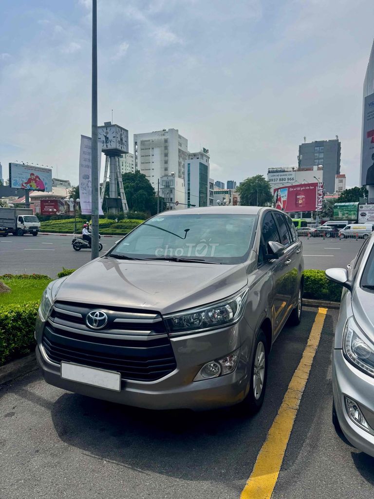 Toyota Innova 2.0E - ảnh 1