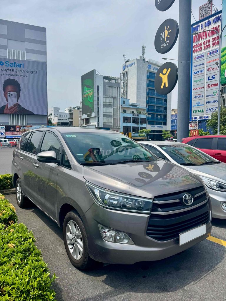 Toyota Innova 2.0E - ảnh 2