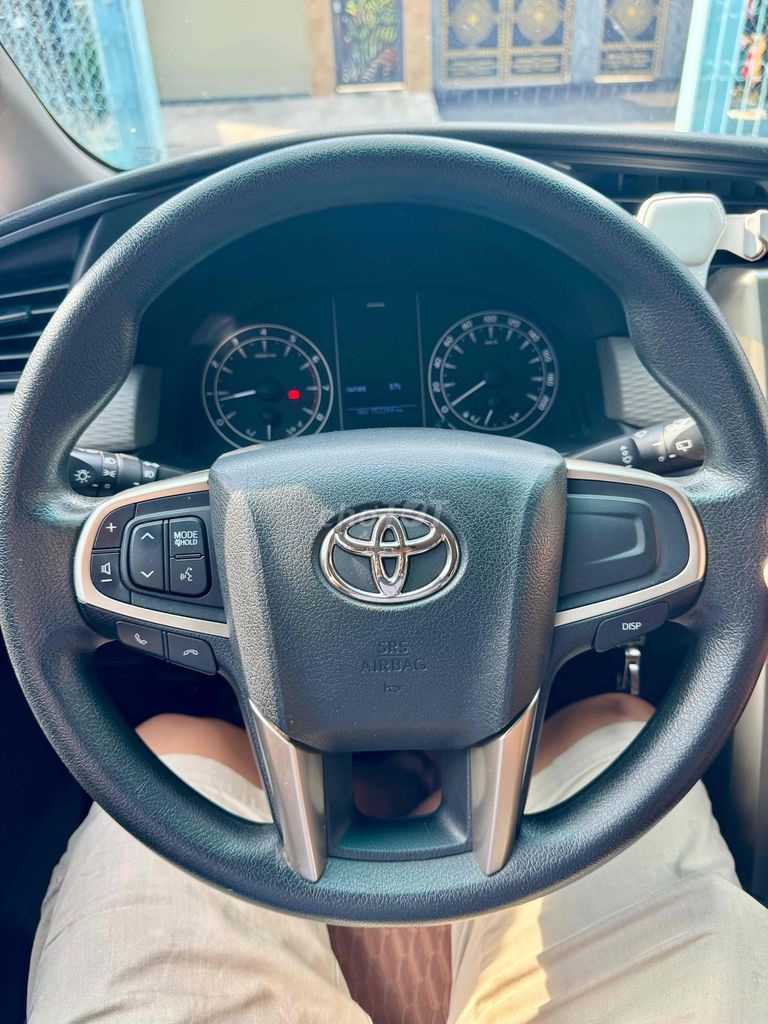 Toyota Innova 2.0E - ảnh 3