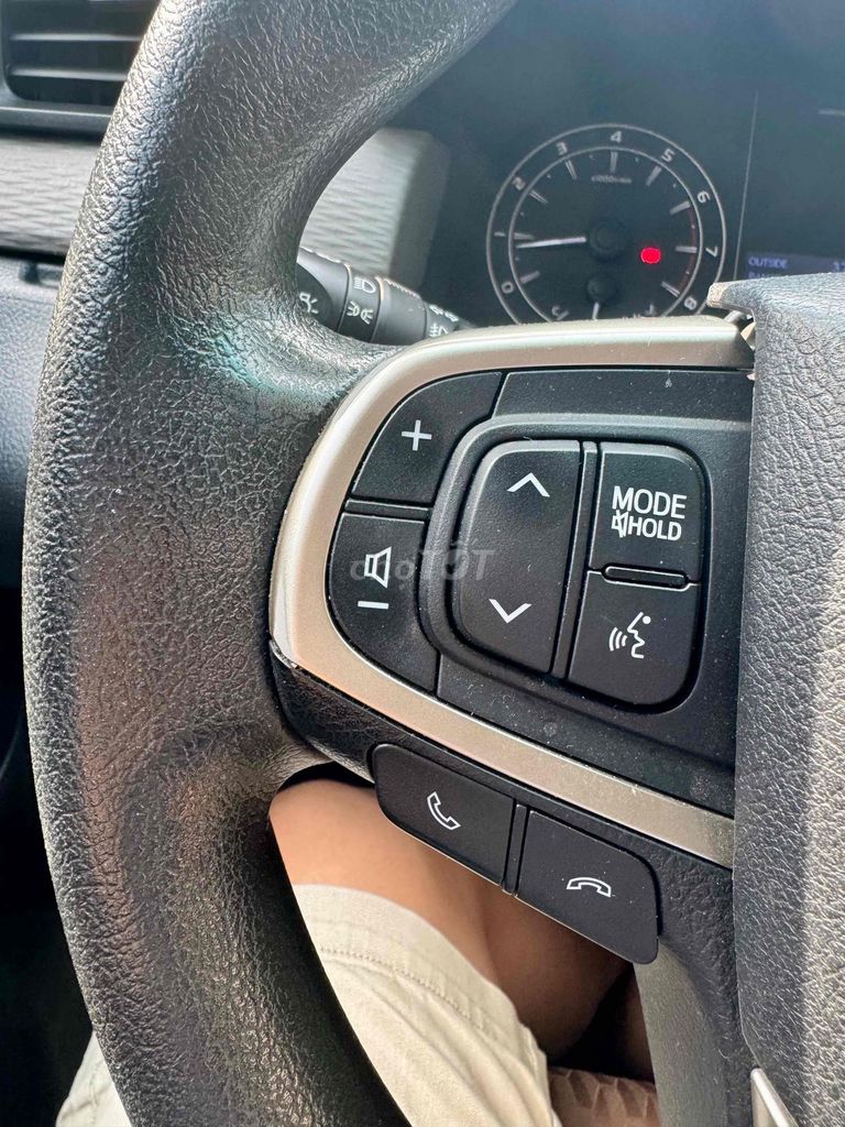 Toyota Innova 2.0E - ảnh 4