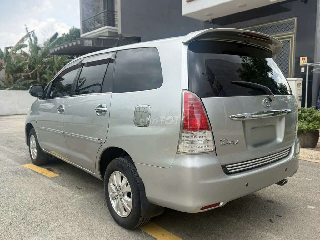 Toyota Innova 2009 - ảnh 2