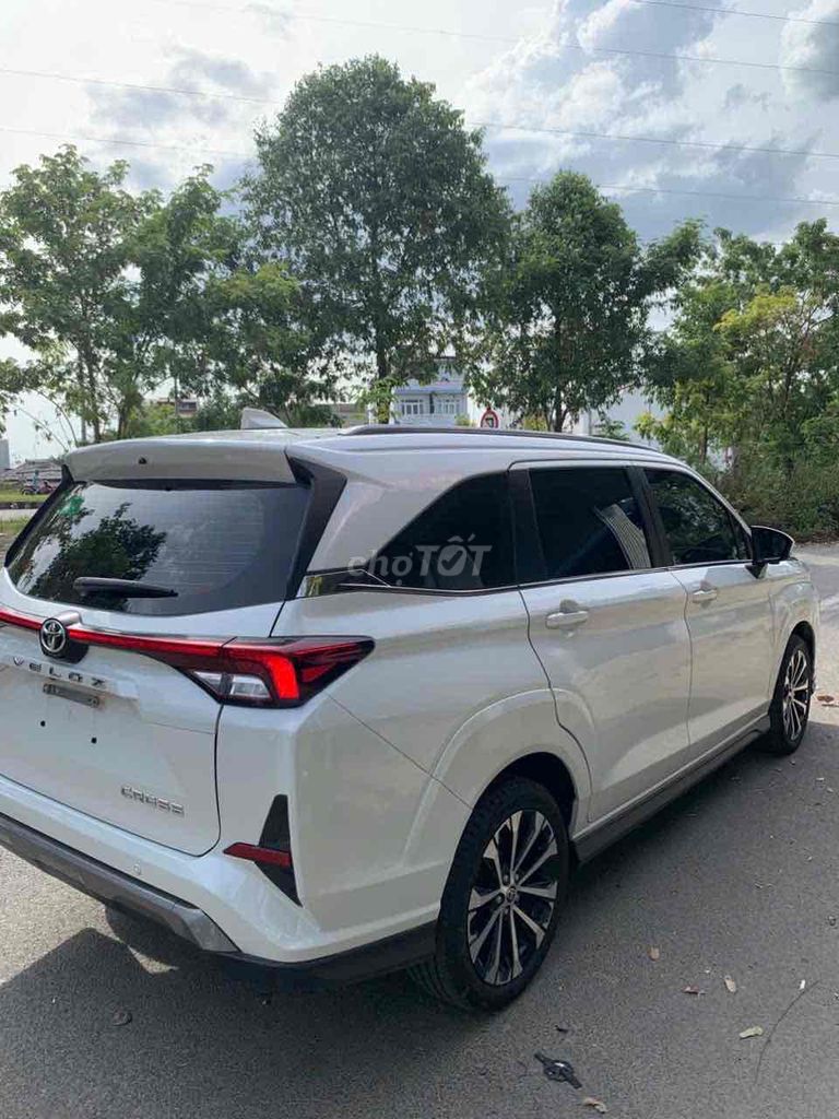 Toyota Veloz Cross - ảnh 2