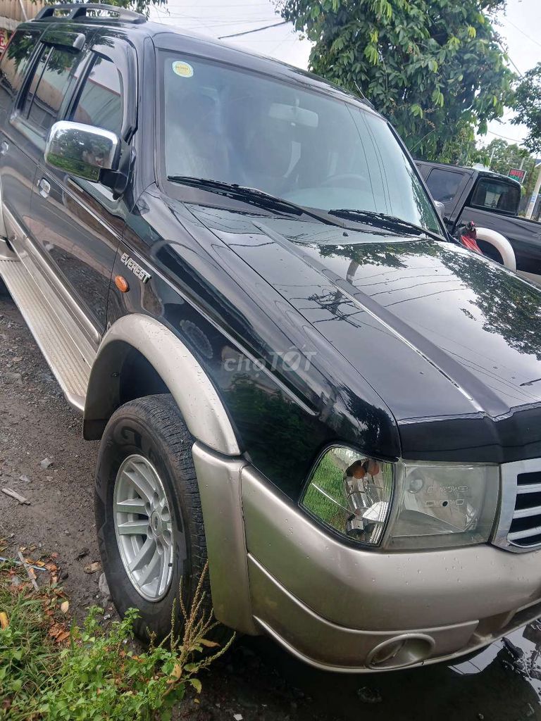 Ford Everest - ảnh 1