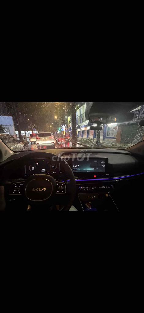 Kia Carnival - ảnh 1