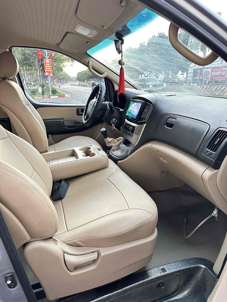 Hyundai Starex - ảnh 3