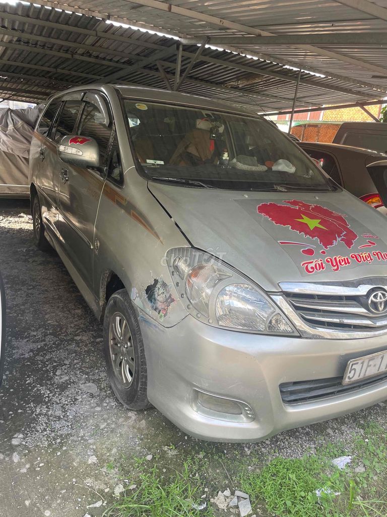 Toyota Innova - ảnh 1