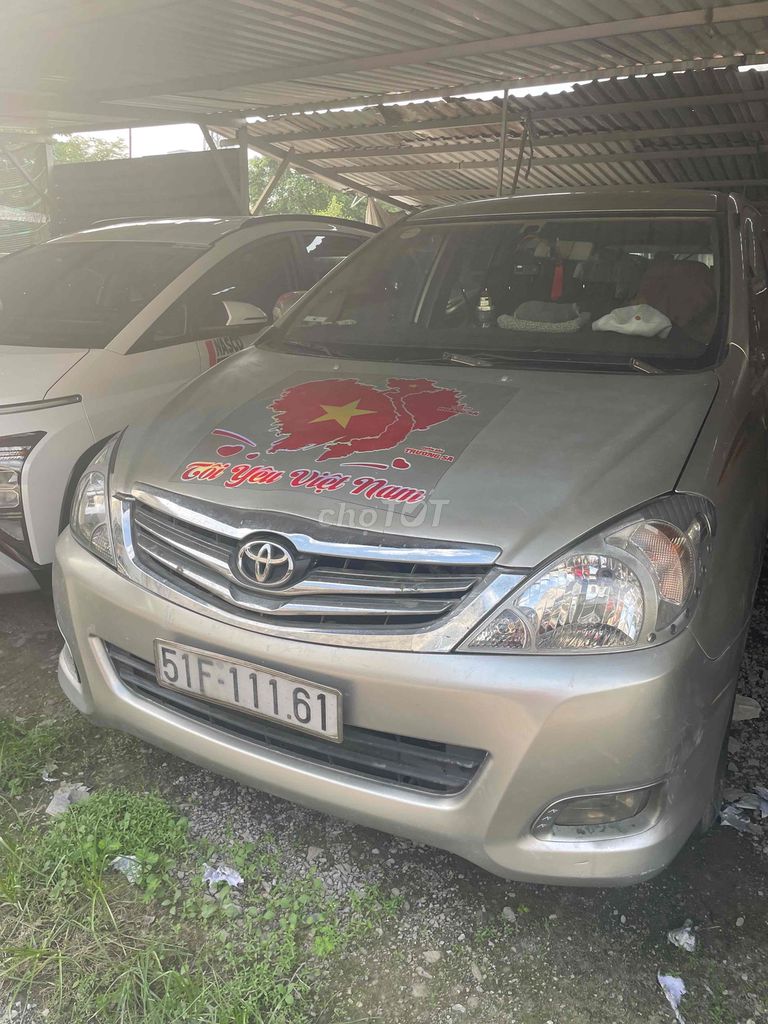 Toyota Innova - ảnh 4