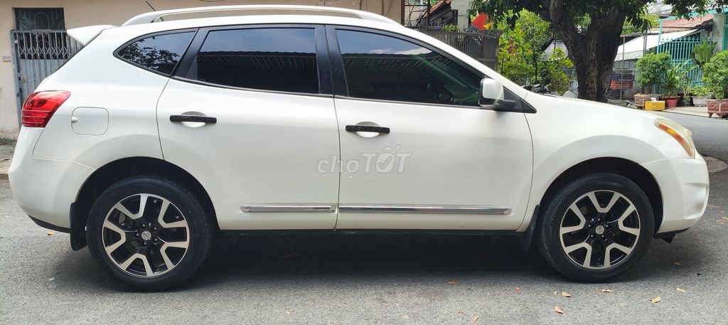 Nissan 2010 - ảnh 2