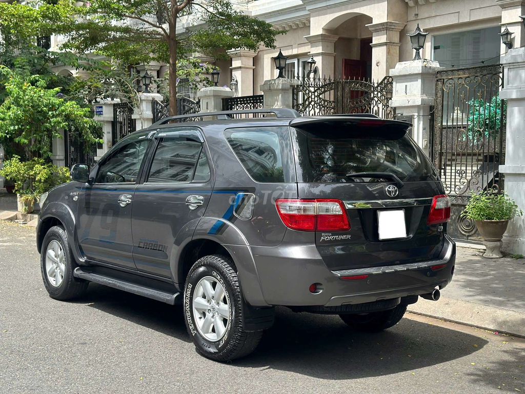 Toyota Fortuner 2010 - ảnh 2
