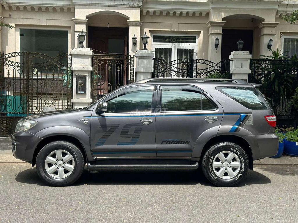 Toyota Fortuner 2010 - ảnh 5
