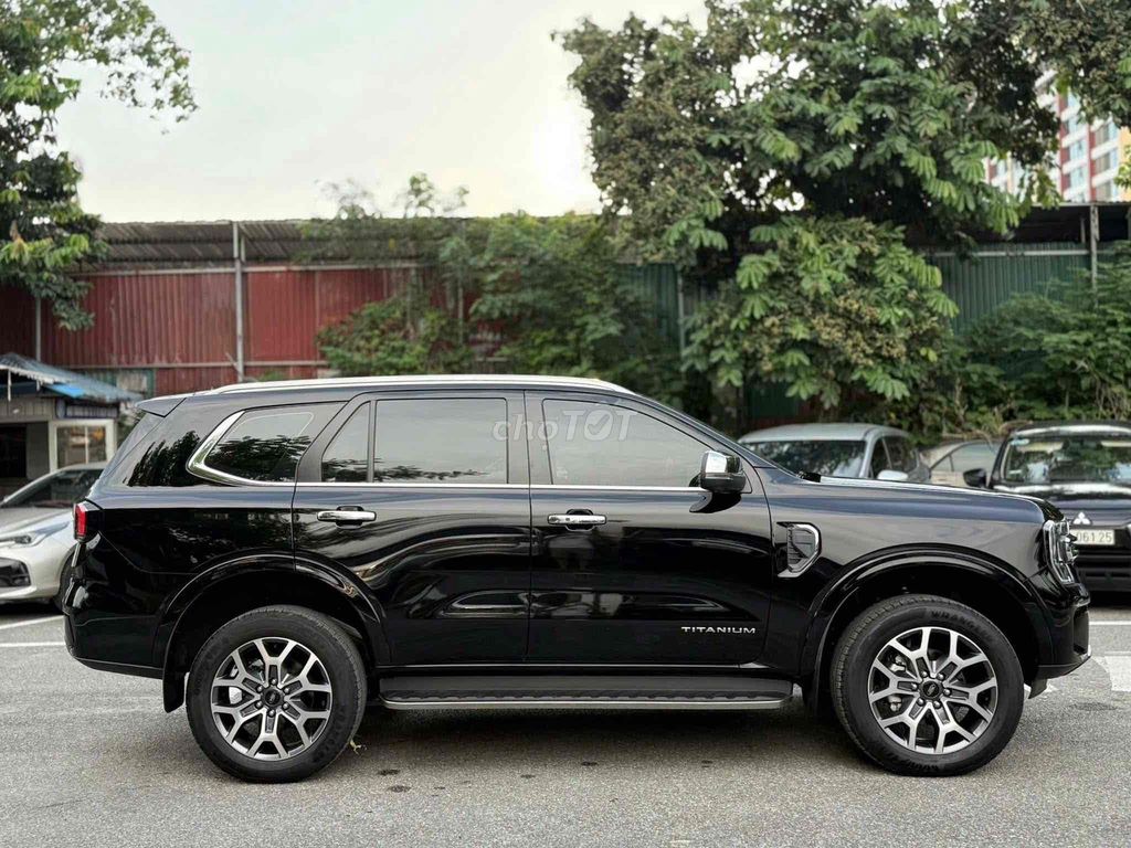 Ford Everest 2024 - ảnh 1