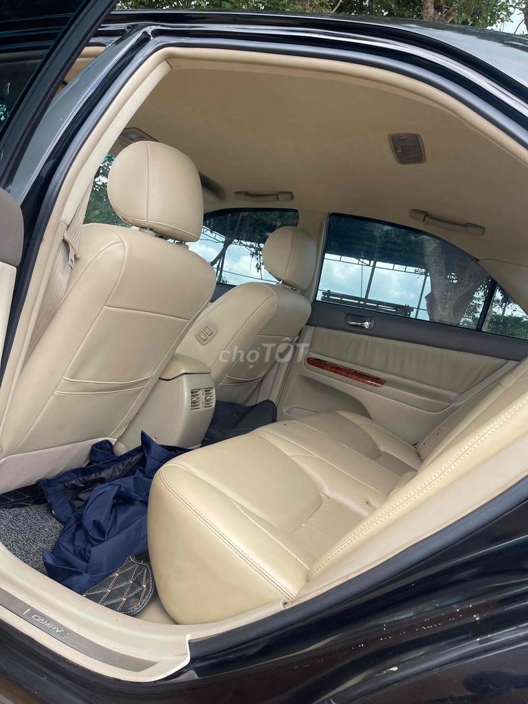 Toyota Camry - ảnh 1