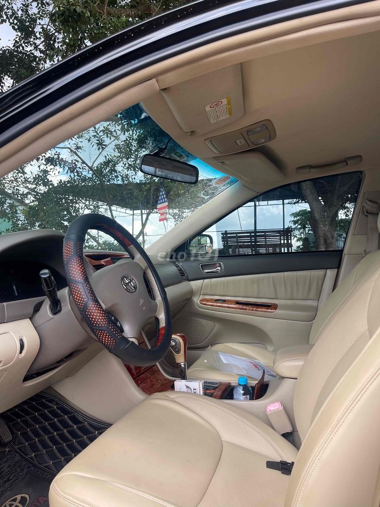 Toyota Camry - ảnh 3