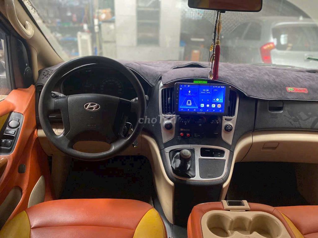 Hyundai Starex - ảnh 1