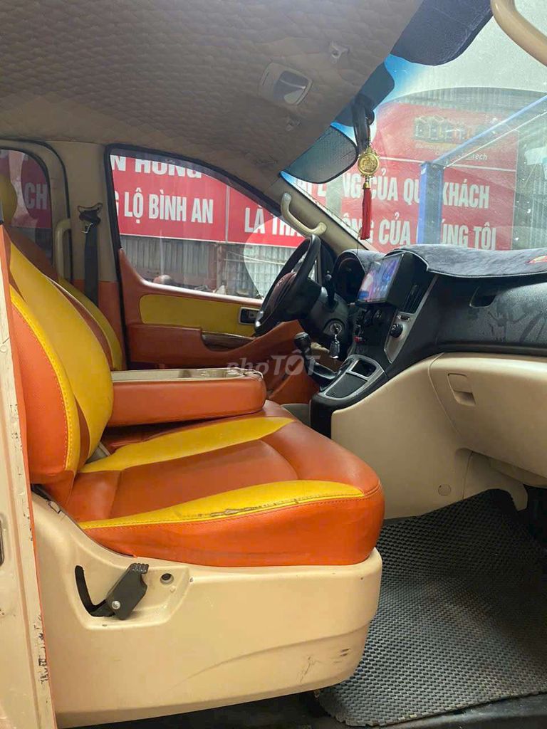 Hyundai Starex - ảnh 2