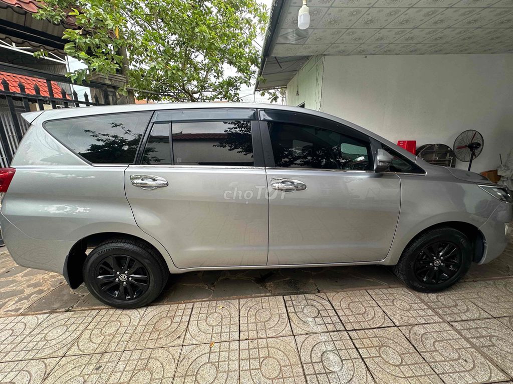 Toyota Innova 2.0E 2018 - ảnh 2
